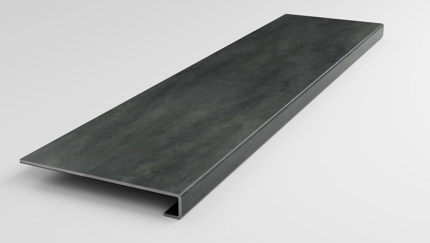 Bentwood Tile 5.0 | Onyx Stair Tread