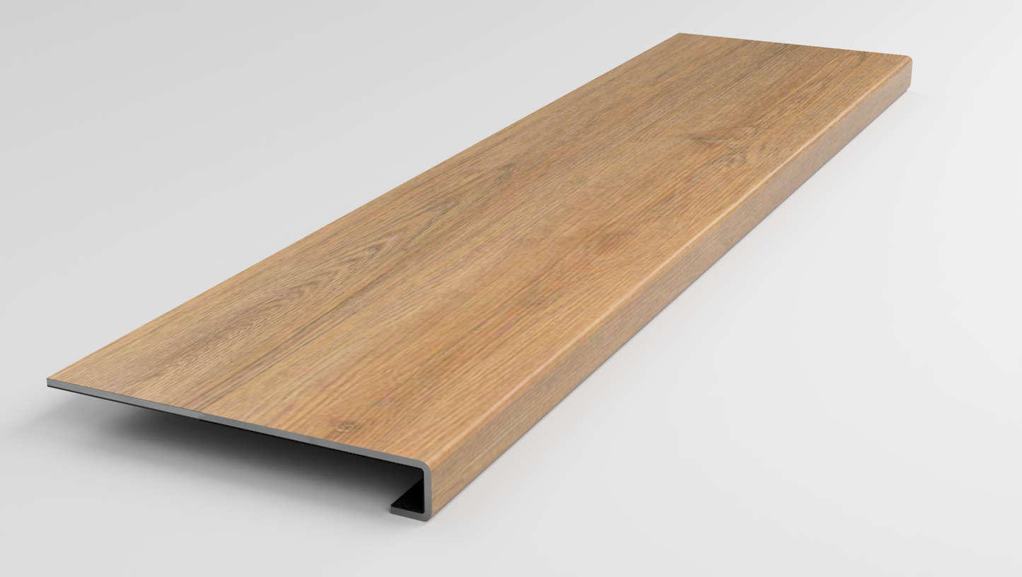 Woodsboro | Warm Caramel Oak Stair Tread